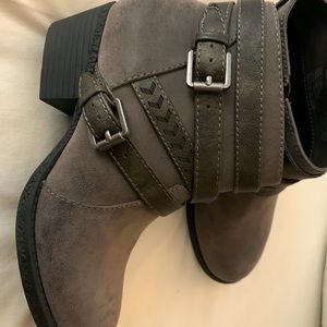 Sonoma Size 7 boots